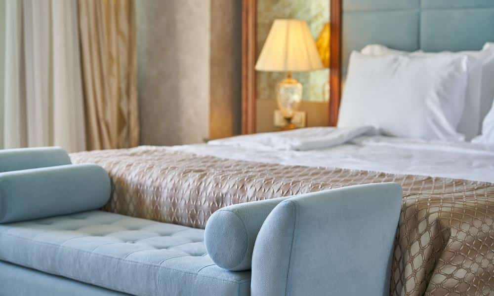 Przechowywanie w sypialni dla par – praktyczne rozwiązania