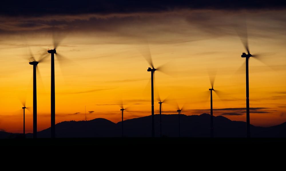 Wielkie baterie dla wielkiej zmiany: jak przemysłowe magazyny energii ratują naszą sieć